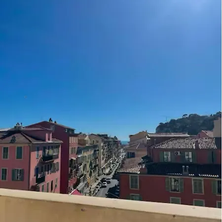 - Port De